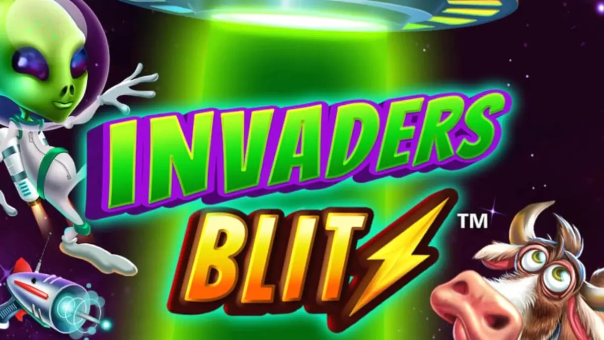 Tampilan layar slot Invaders Blitz dengan tema invasi alien dan sapi luar angkasa.